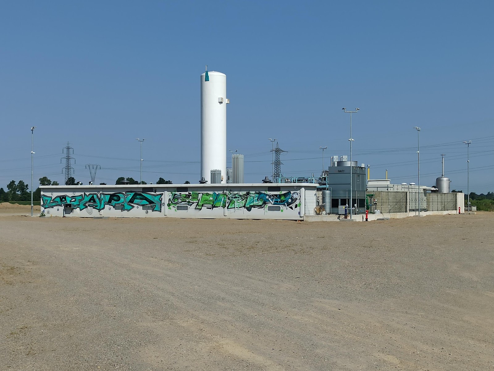 Biomethane with LNG liquefier